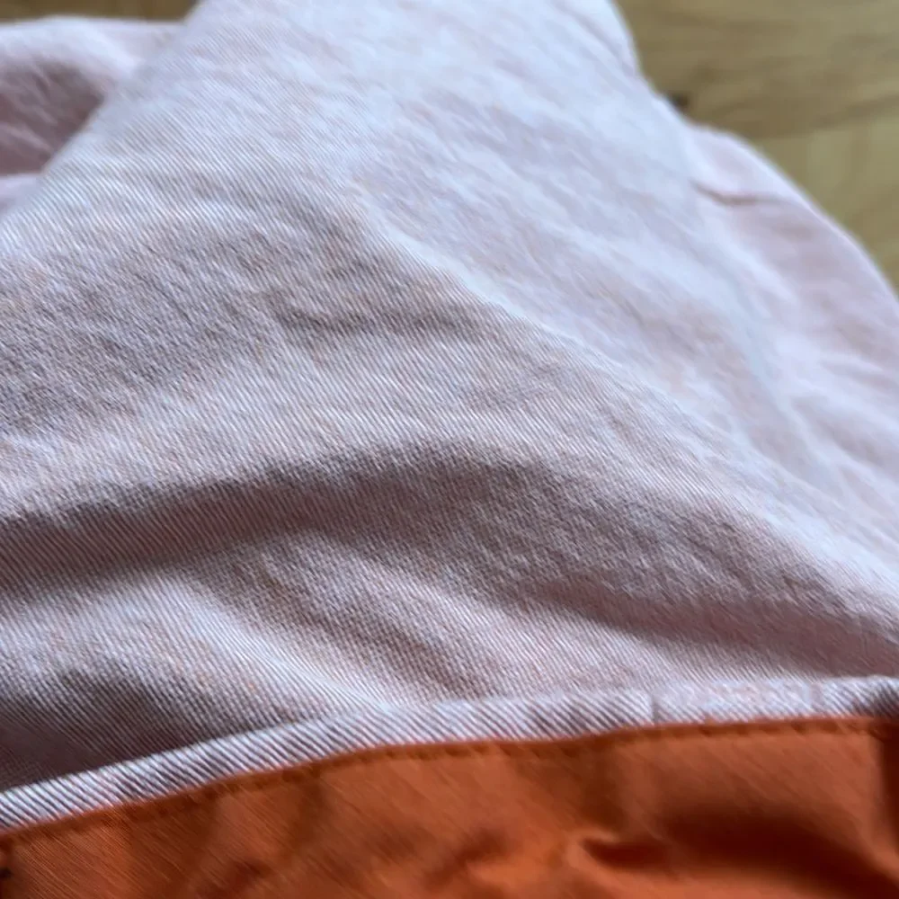 J. Crew Gramercy pastel orange oxford flat front shorts. Size 30. 100% cotton.
